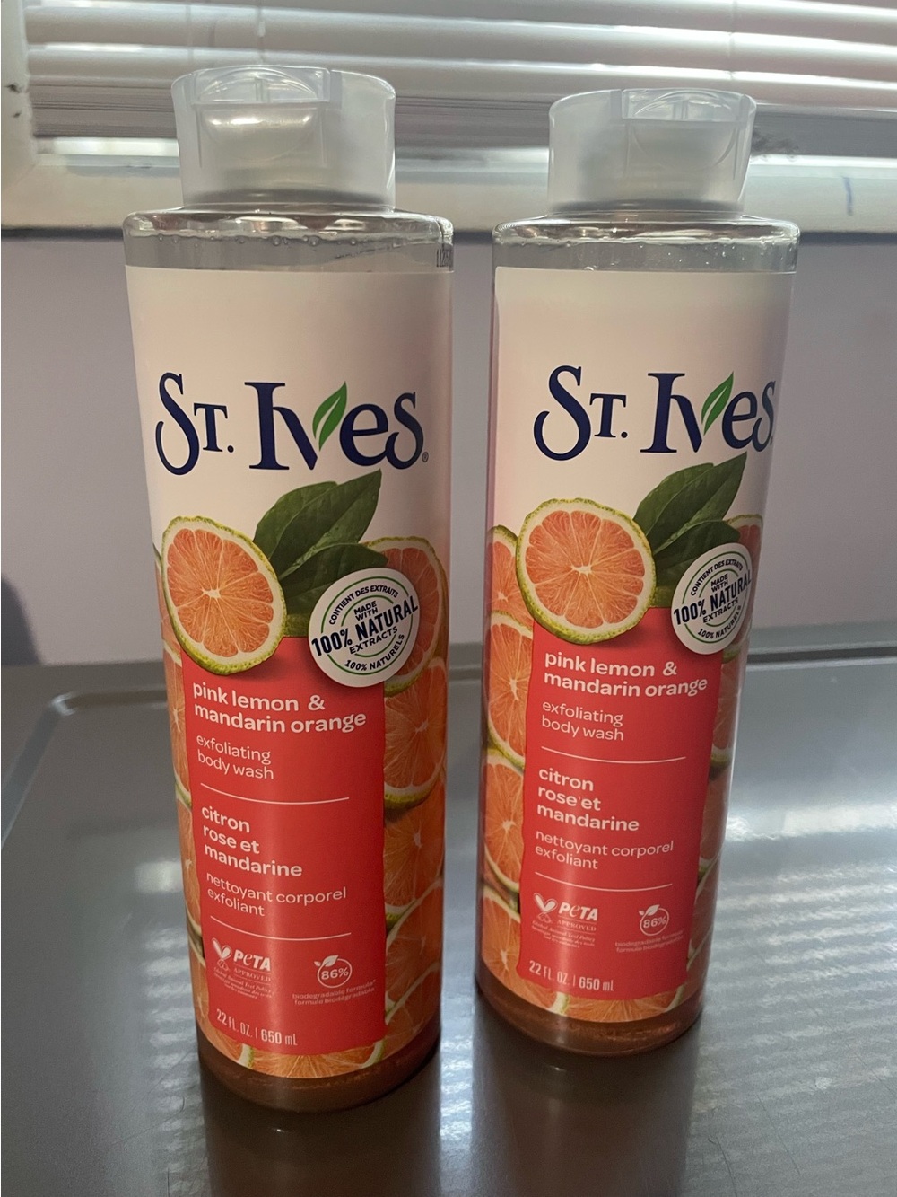 St Ives Pink Lemon & Mandarin Orange Exfoliating Body Wash